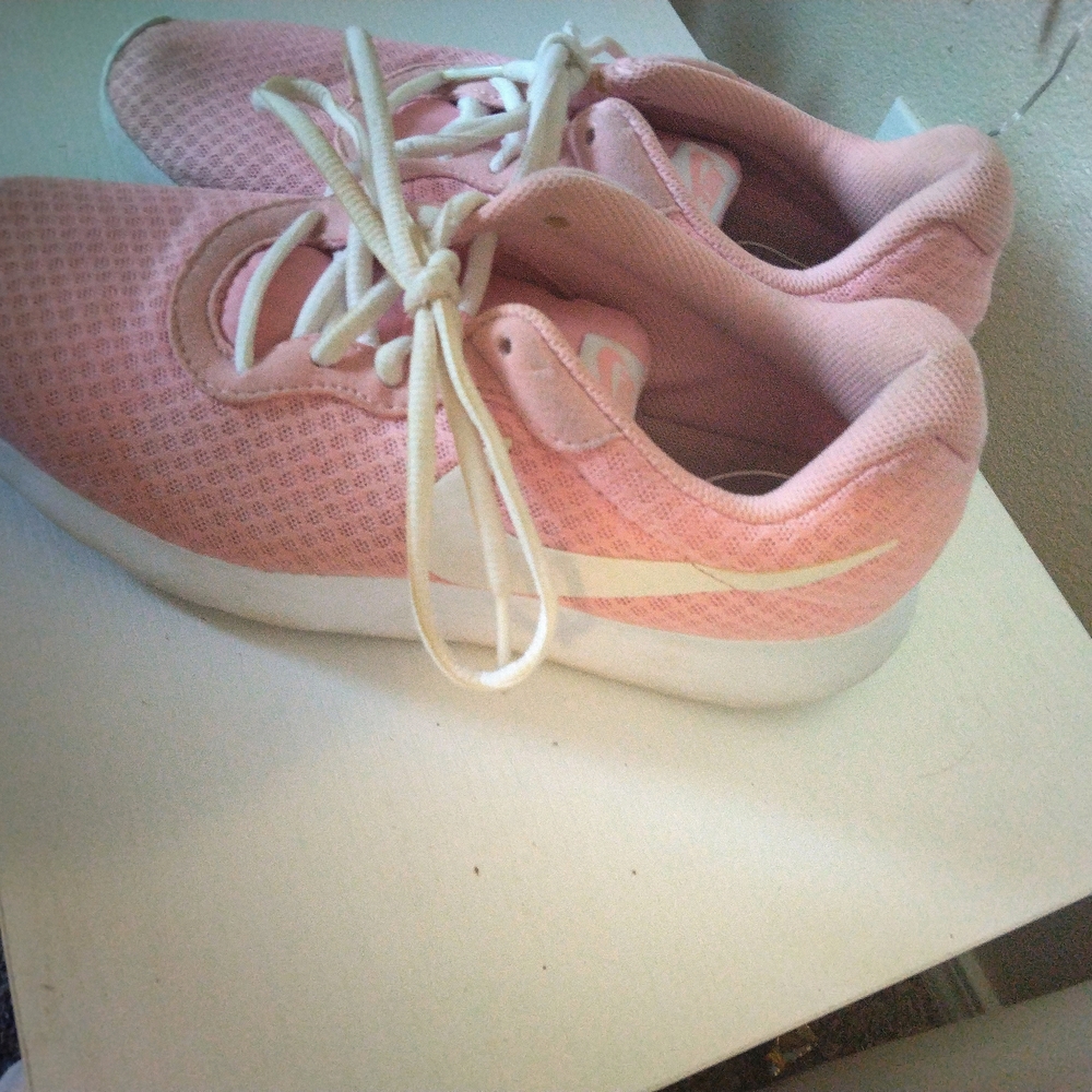 NIKE Women's Soft Pink Sneakers - Picture 3 of 6